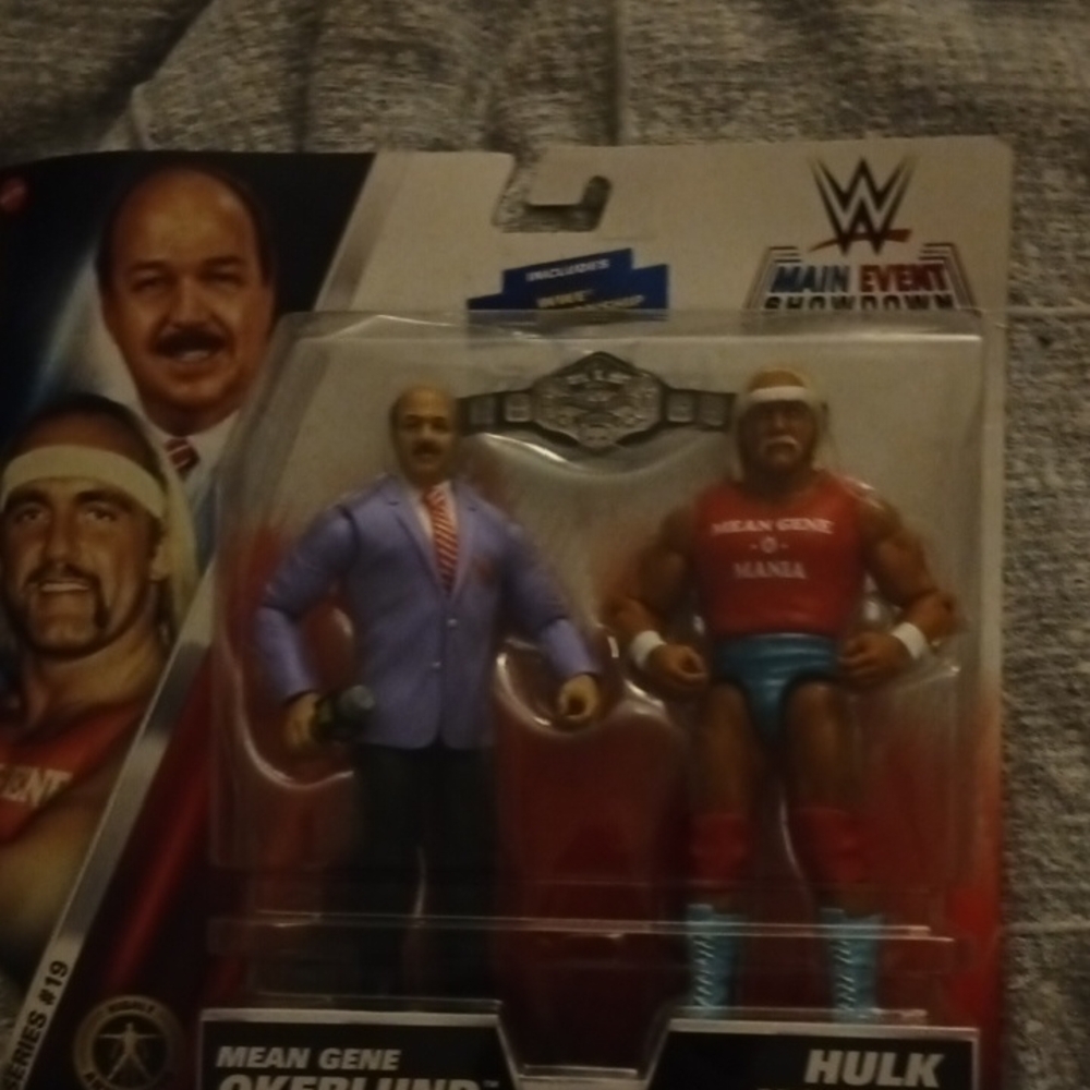 WWE Main Event Showdown Figures - Red and Blue